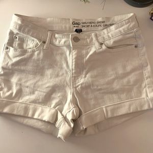 White Gap girlfriend jean shorts, mid rise.
